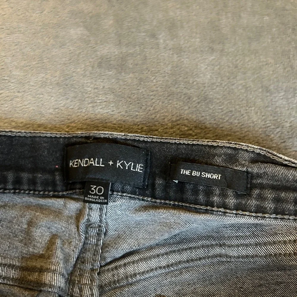 Kendall‎ + Kylie The BU Short Black Distressed Denim Shorts Womens Size 30 30x9